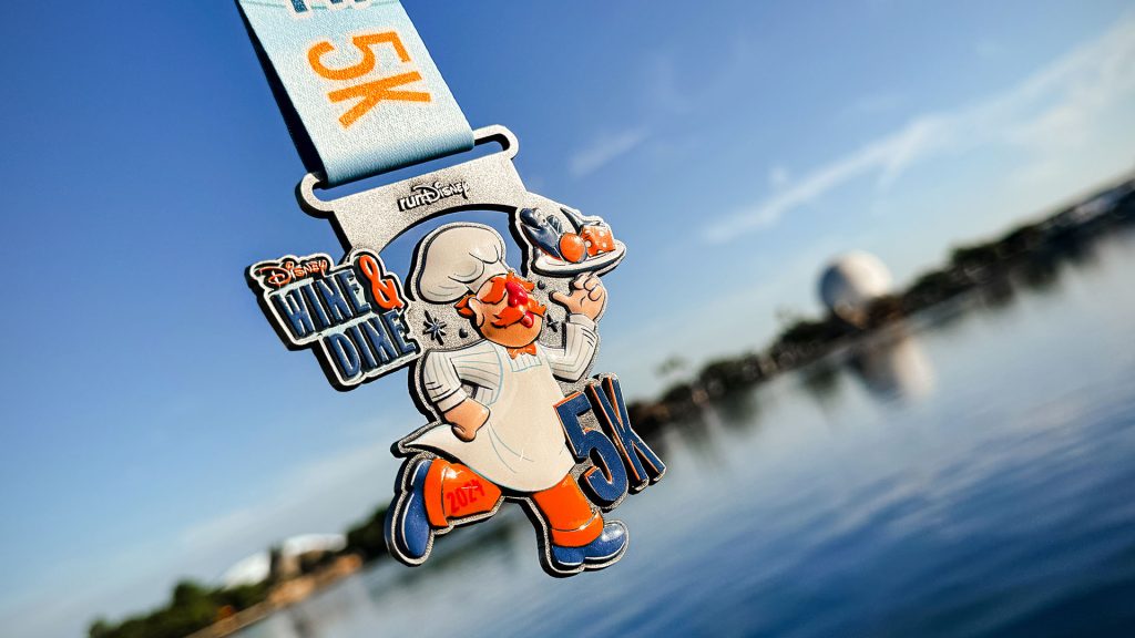 Uma Deliciosa Celebração: Conheça as Medalhas do runDisney 2024 Disney Wine & Dine Half Marathon Weekend